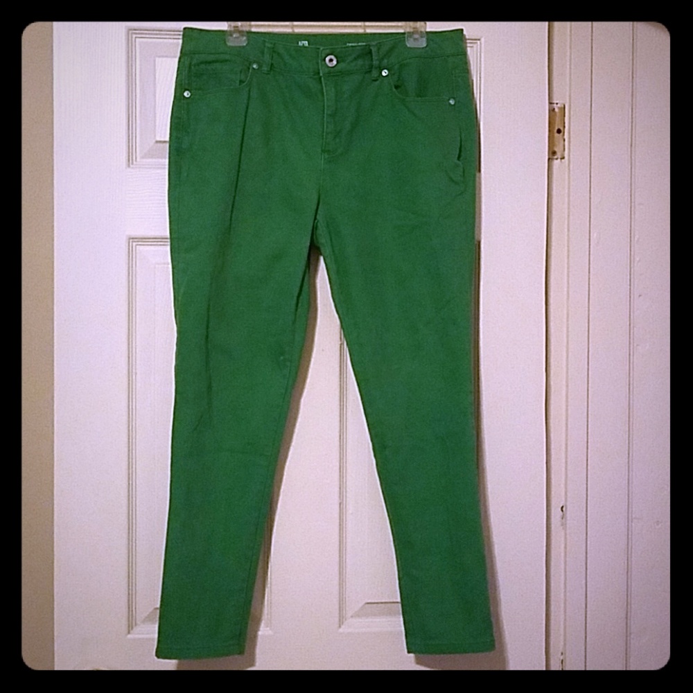 Liz Claiborne stretch straight jeans (green)